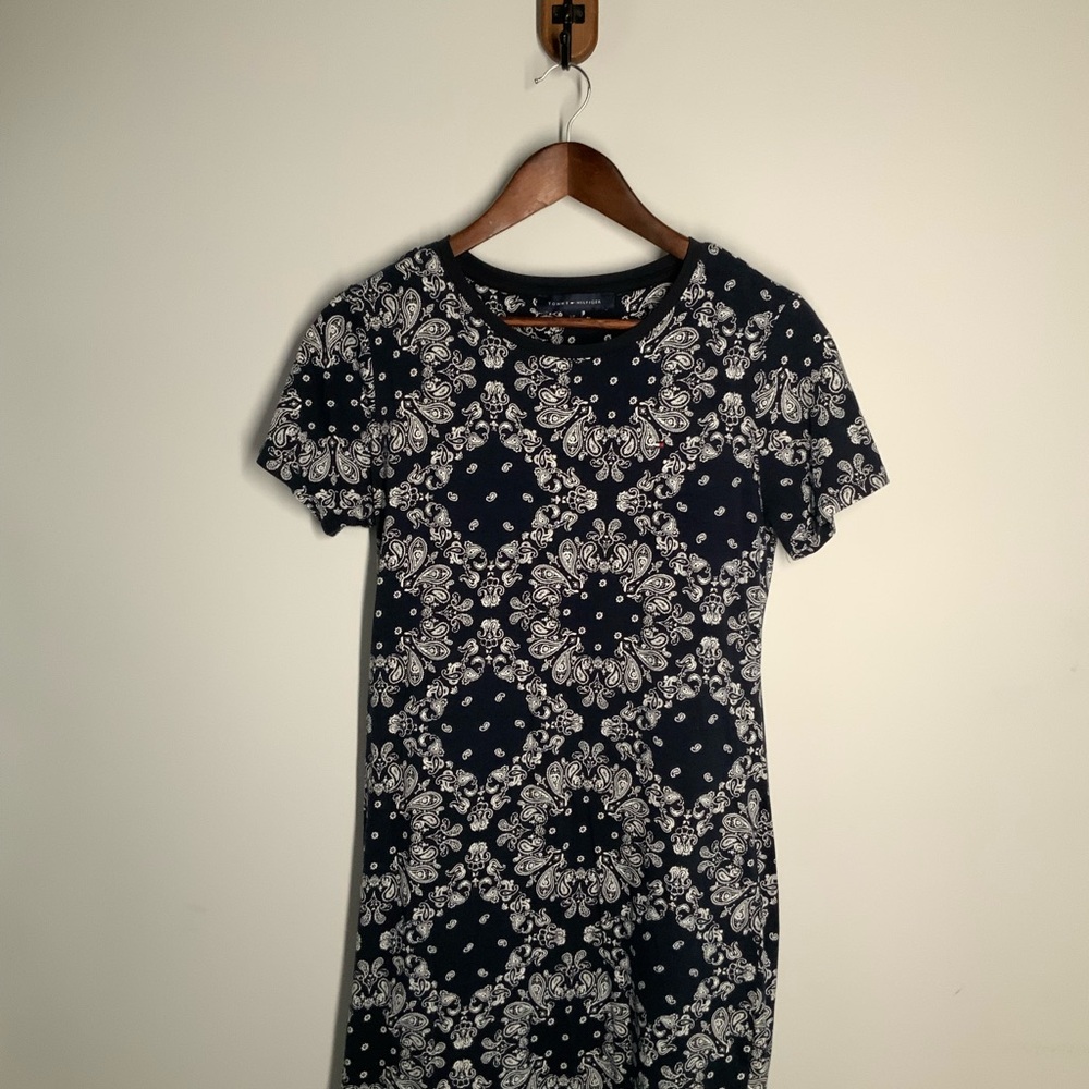 Tommy Hilfiger Black and White Fitted Short Sleeve Tee